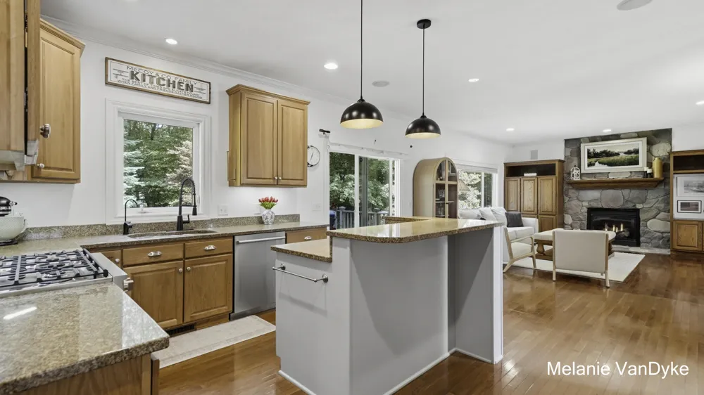 5133 Brownstone Drive NE Rockford, MI 49341