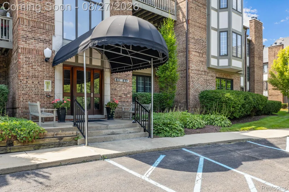 822 Deer Court Plymouth City, MI 48170