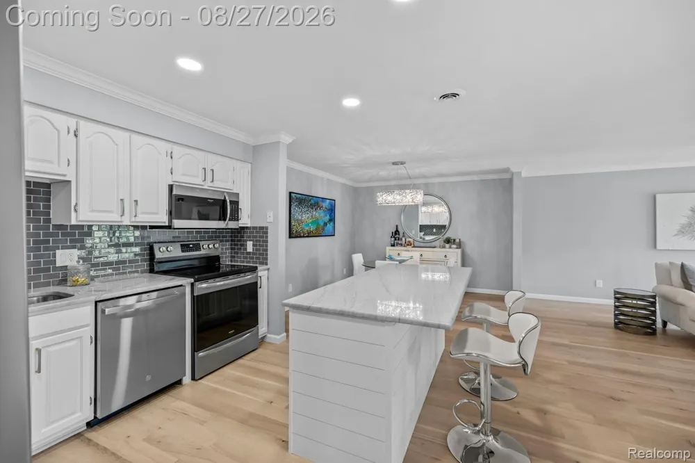 822 Deer Court Plymouth City, MI 48170