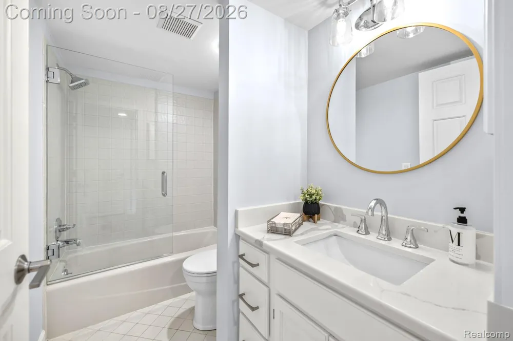 822 Deer Court Plymouth City, MI 48170