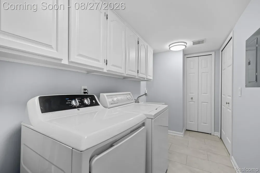 822 Deer Court Plymouth City, MI 48170