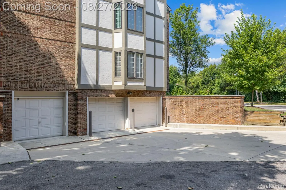 822 Deer Court Plymouth City, MI 48170