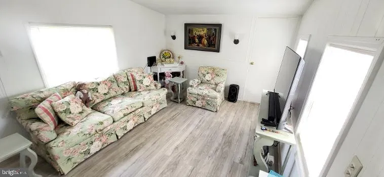 160 CHESTNUT DR Barnegat, NJ 08005
