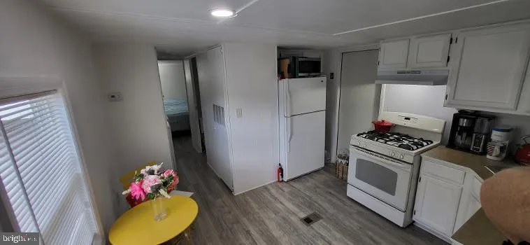 160 CHESTNUT DR Barnegat, NJ 08005