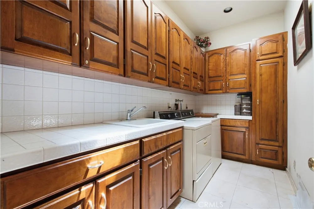 5064 Gaviota Encino, CA 91436