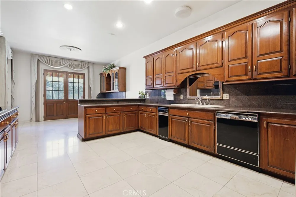 5064 Gaviota Encino, CA 91436