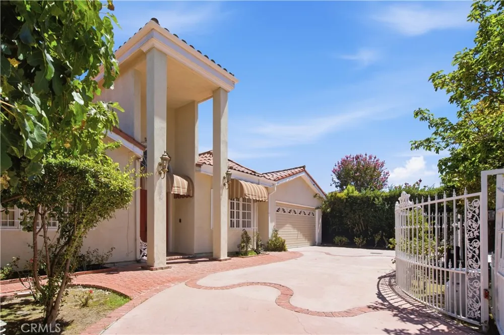 5064 Gaviota Encino, CA 91436