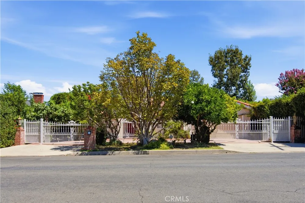 5064 Gaviota Encino, CA 91436