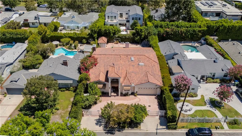 5064 Gaviota Encino, CA 91436