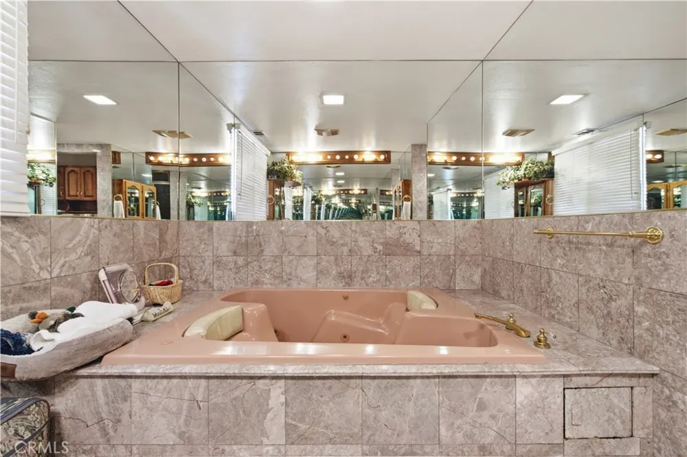 5064 Gaviota Encino, CA 91436