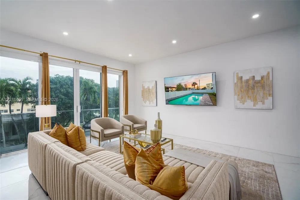 1004 Riverside Dr Pompano Beach, FL 33062