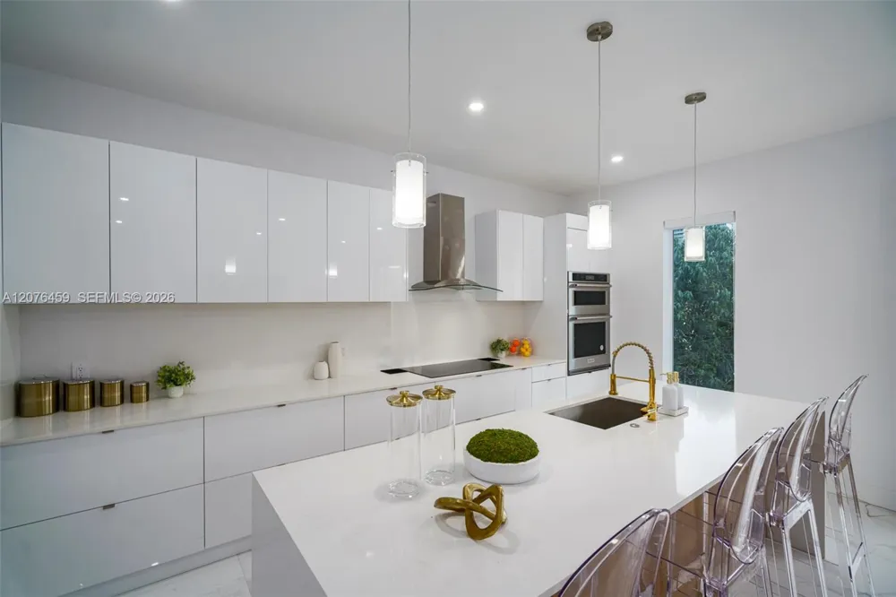 1004 Riverside Dr Pompano Beach, FL 33062