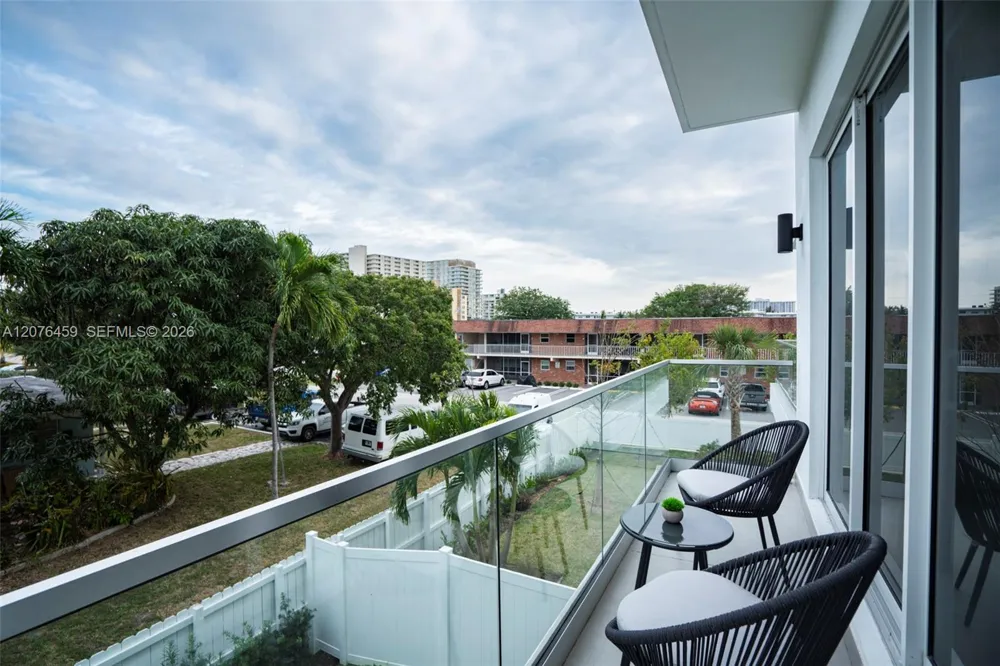 1004 Riverside Dr Pompano Beach, FL 33062