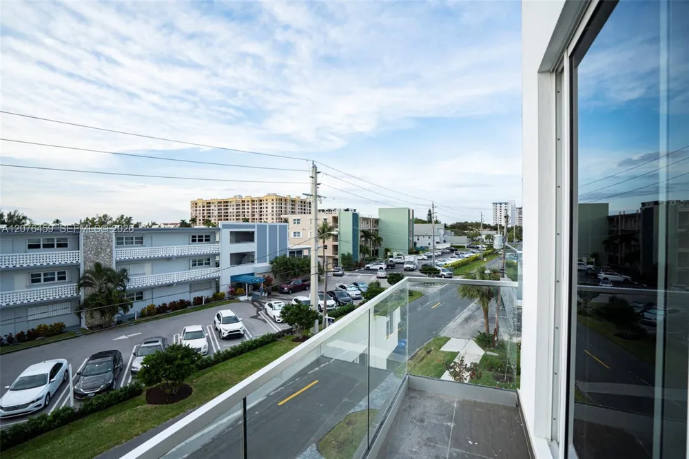 1004 Riverside Dr Pompano Beach, FL 33062