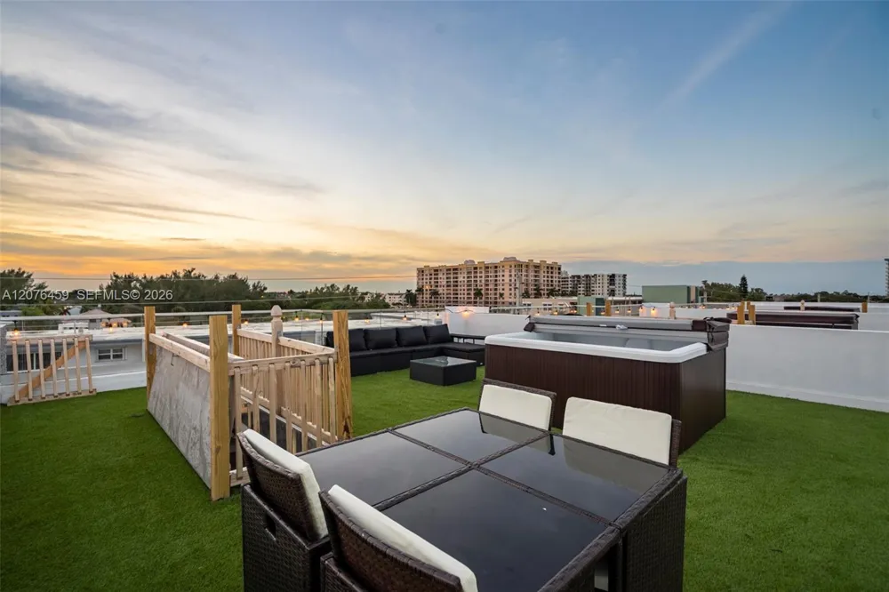 1004 Riverside Dr Pompano Beach, FL 33062