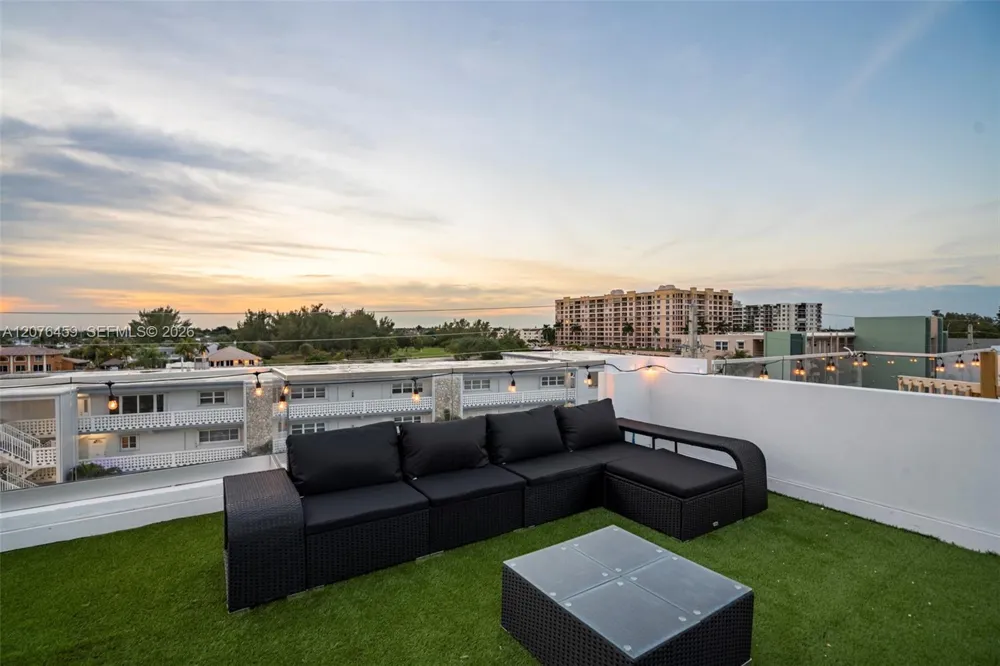 1004 Riverside Dr Pompano Beach, FL 33062
