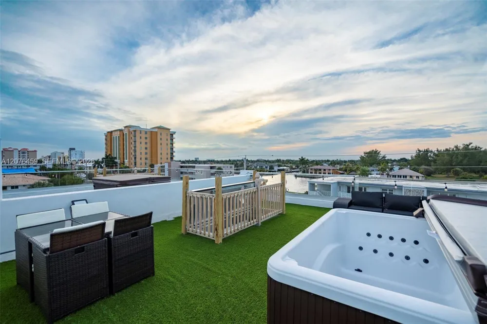 1004 Riverside Dr Pompano Beach, FL 33062