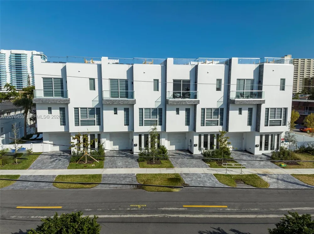 1004 Riverside Dr Pompano Beach, FL 33062