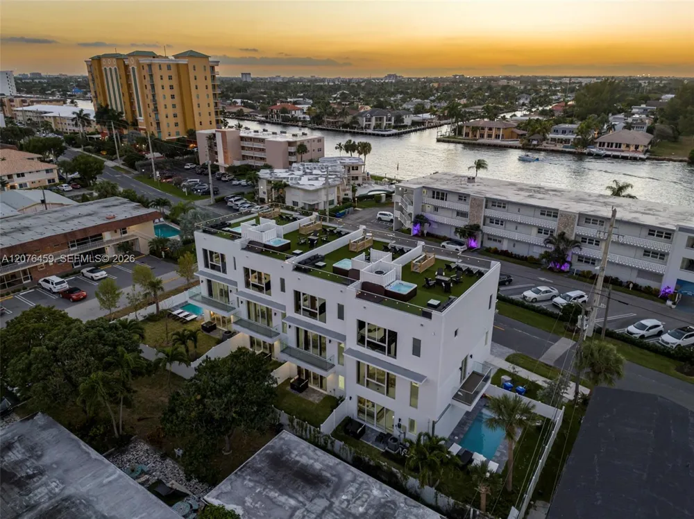 1004 Riverside Dr Pompano Beach, FL 33062