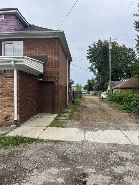 19211 Beech Daly Redford, MI 48240