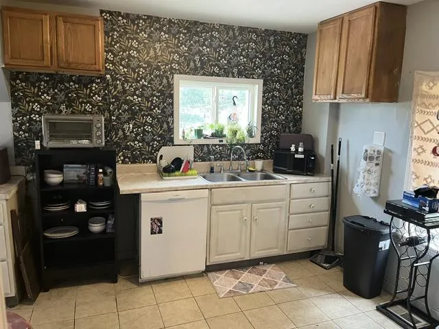 19211 Beech Daly Redford, MI 48240