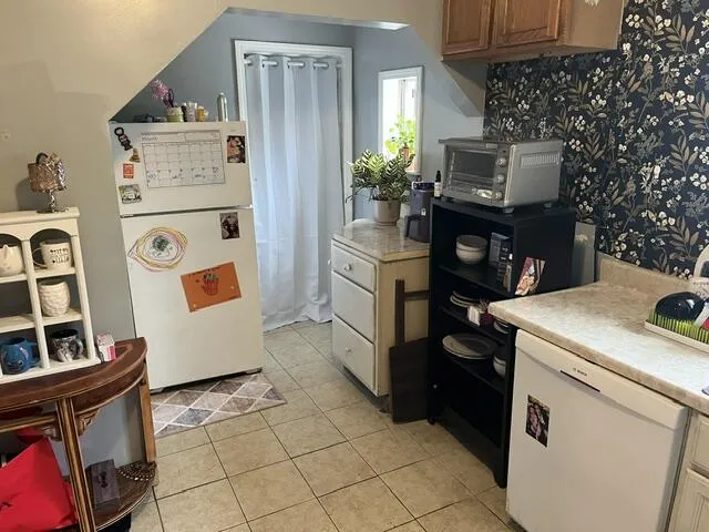 19211 Beech Daly Redford, MI 48240