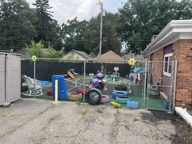 19211 Beech Daly Redford, MI 48240