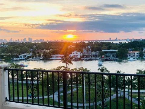 6422 Collins Ave #804