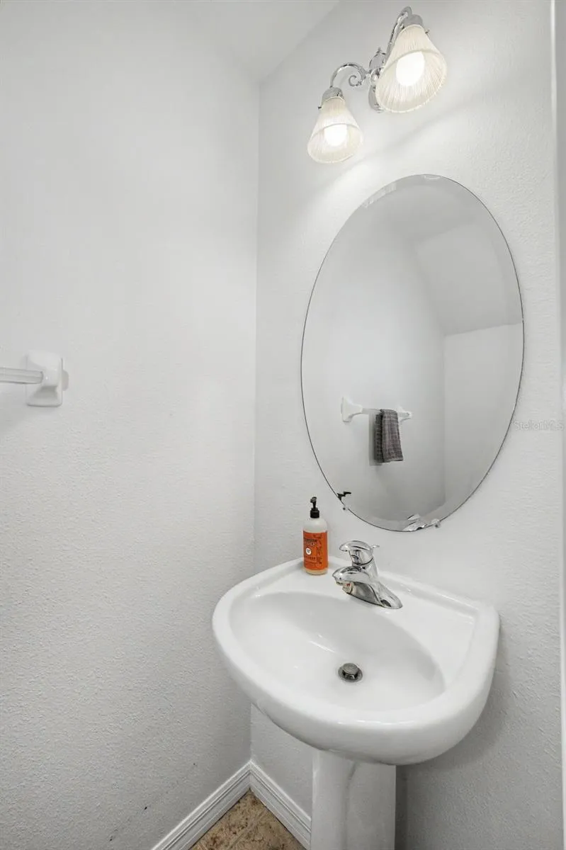 4909 ELIZABETH ANNE CIRCLE Tampa, FL 33616