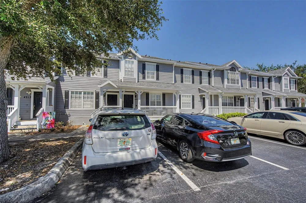 4909 ELIZABETH ANNE CIRCLE Tampa, FL 33616