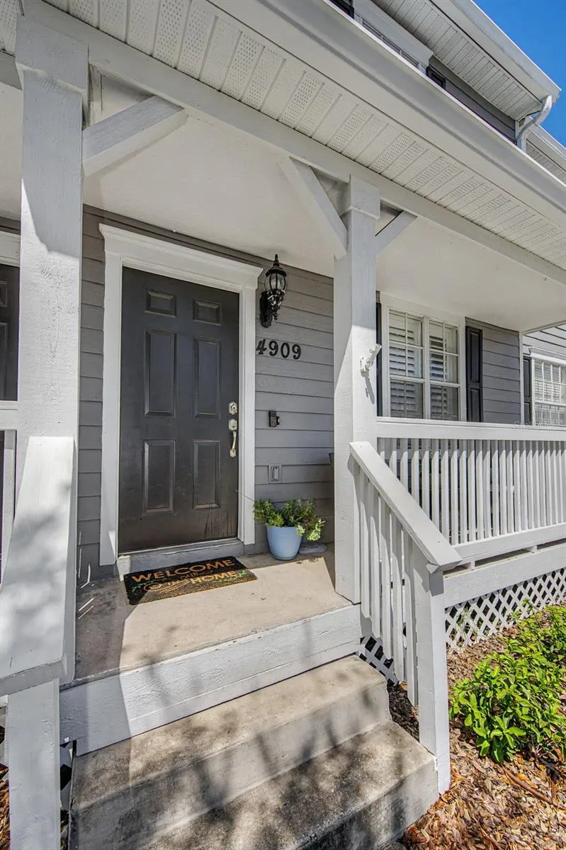 4909 ELIZABETH ANNE CIRCLE Tampa, FL 33616