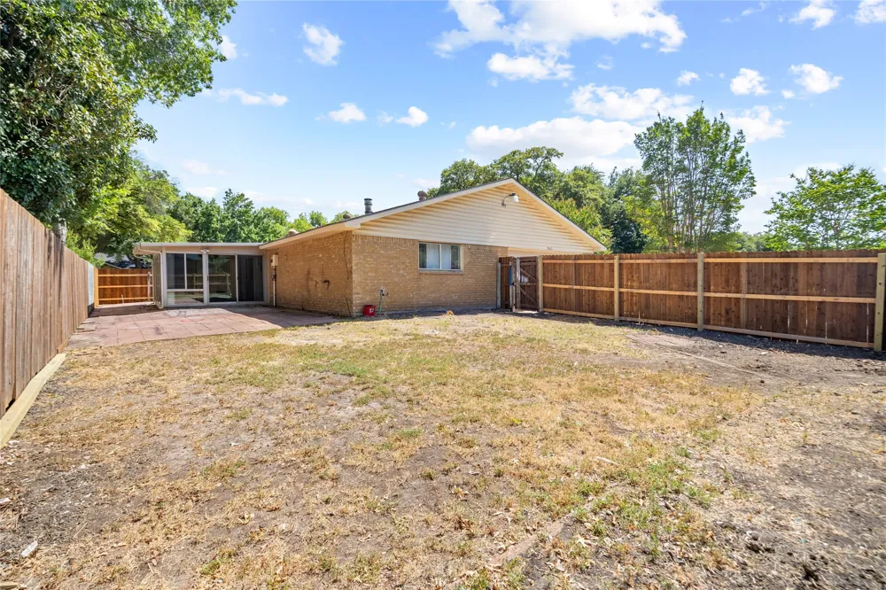 2801 Clover Valley Drive Garland, TX 75043