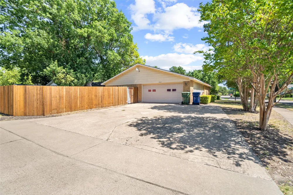 2801 Clover Valley Drive Garland, TX 75043
