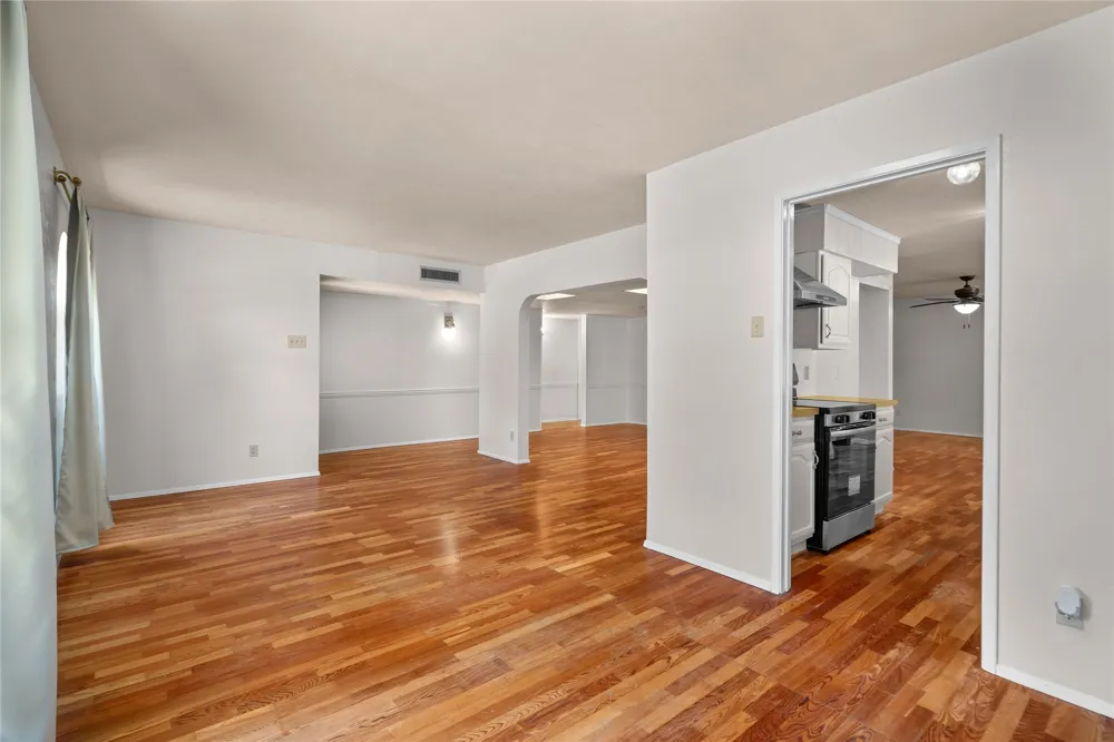 2801 Clover Valley Drive Garland, TX 75043