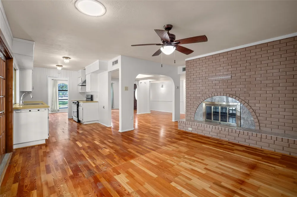 2801 Clover Valley Drive Garland, TX 75043