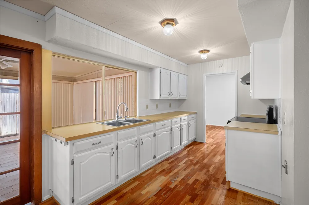 2801 Clover Valley Drive Garland, TX 75043