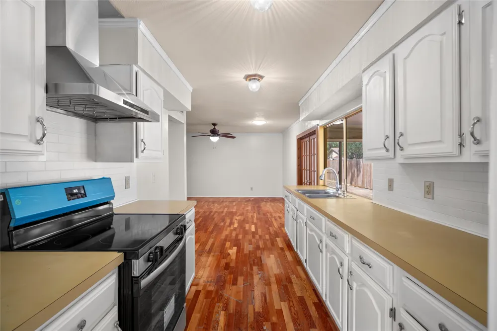 2801 Clover Valley Drive Garland, TX 75043
