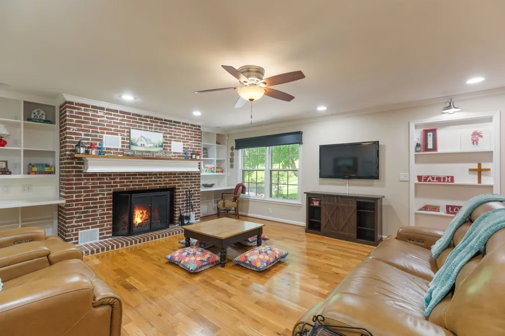 4118 Leipers Creek Rd Williamsport, TN 38487