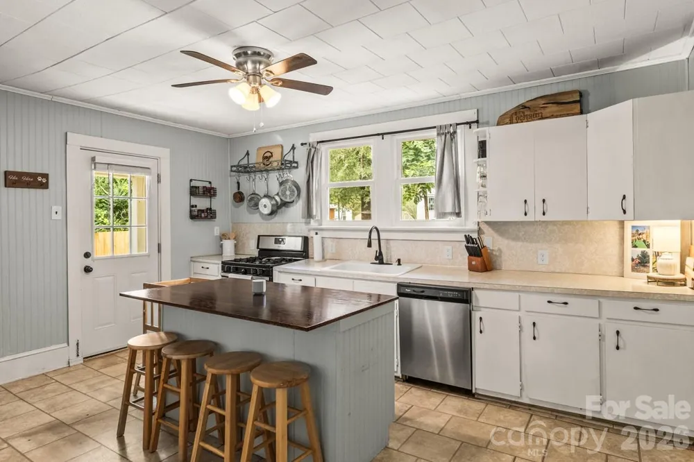 412 1st Avenue Maiden, NC 28650