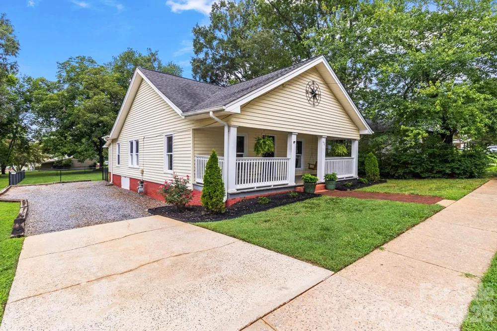 412 1st Avenue Maiden, NC 28650