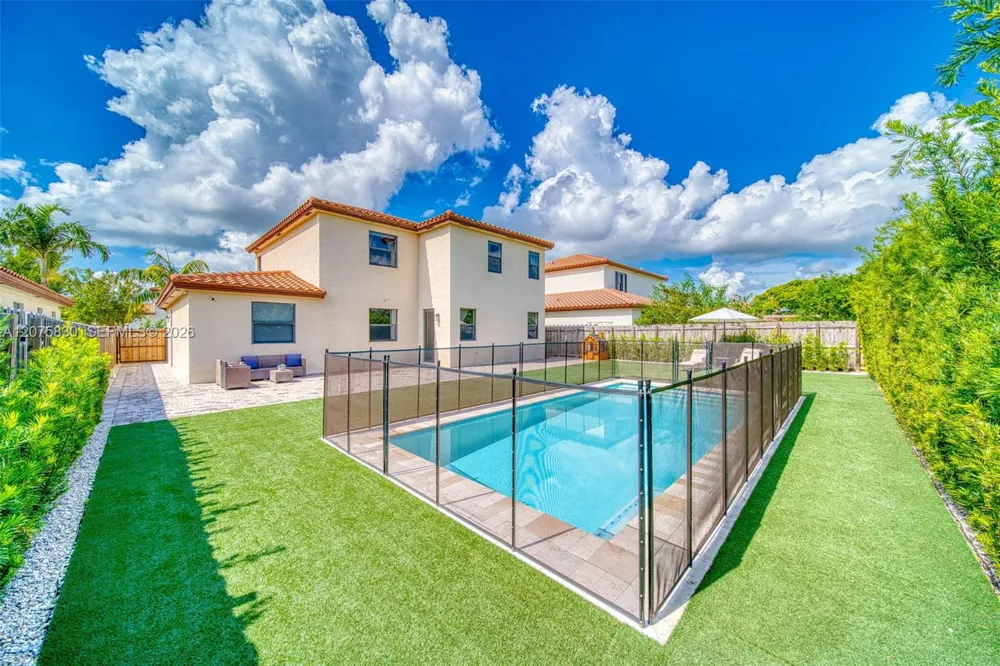 2655 SE 1st St Homestead, FL 33033