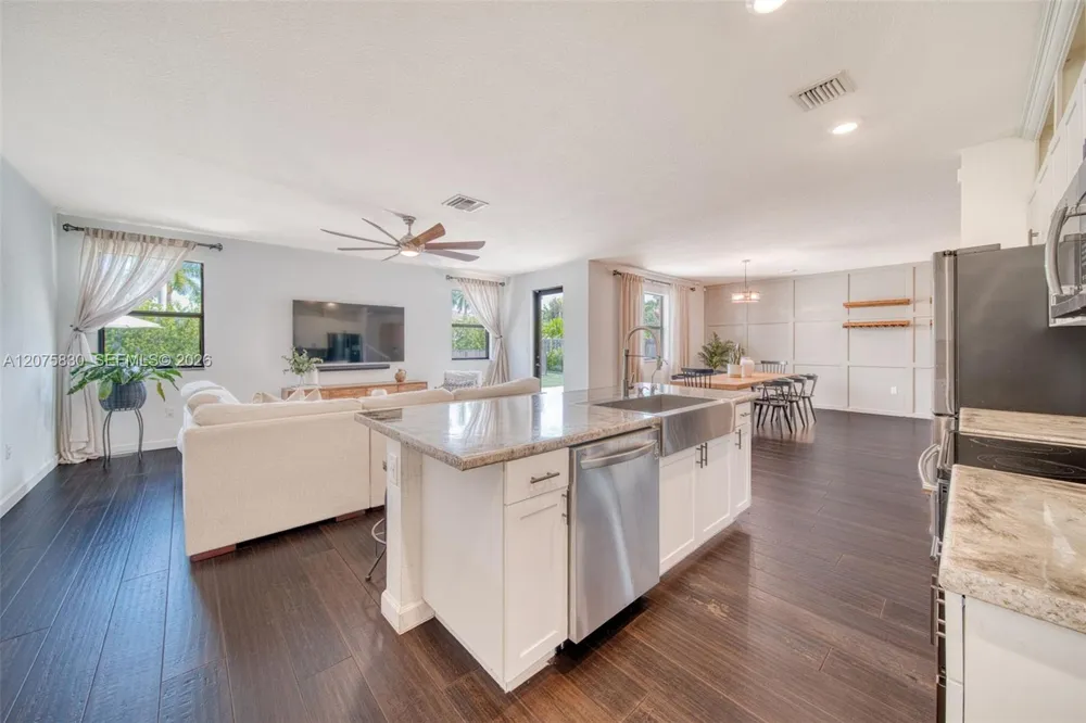 2655 SE 1st St Homestead, FL 33033