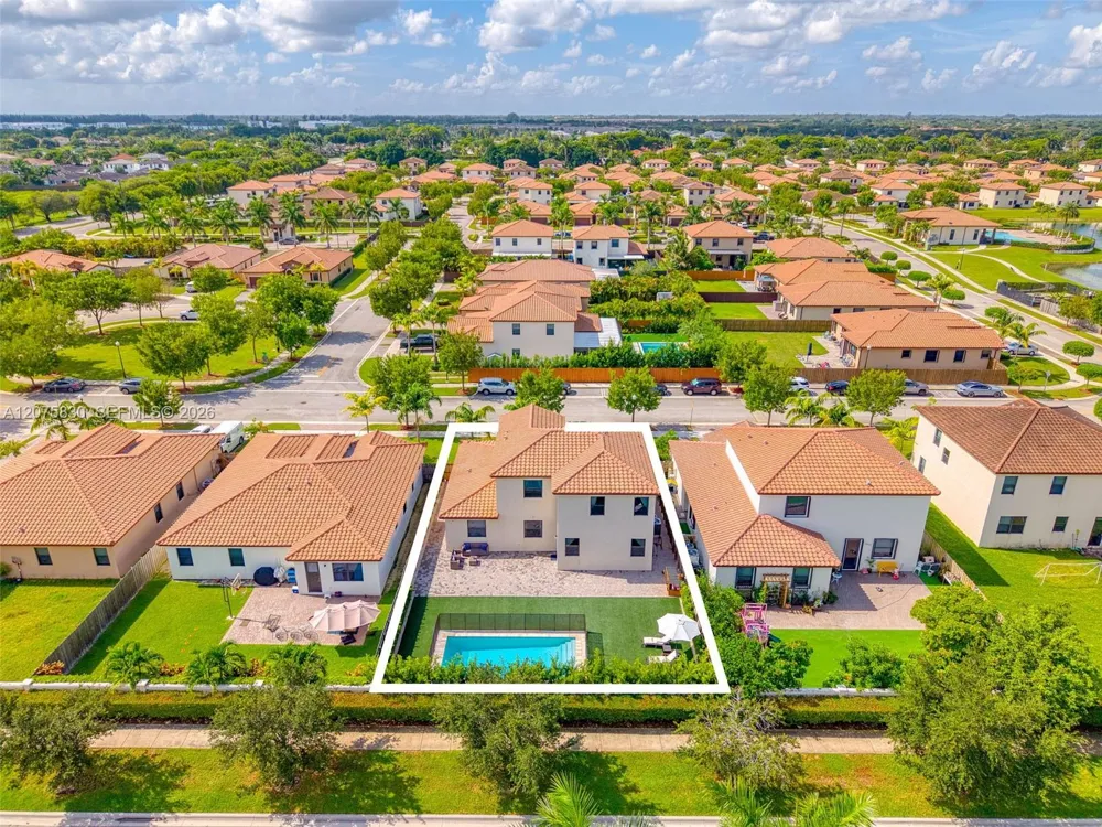 2655 SE 1st St Homestead, FL 33033