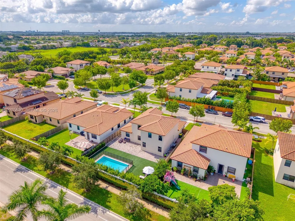 2655 SE 1st St Homestead, FL 33033