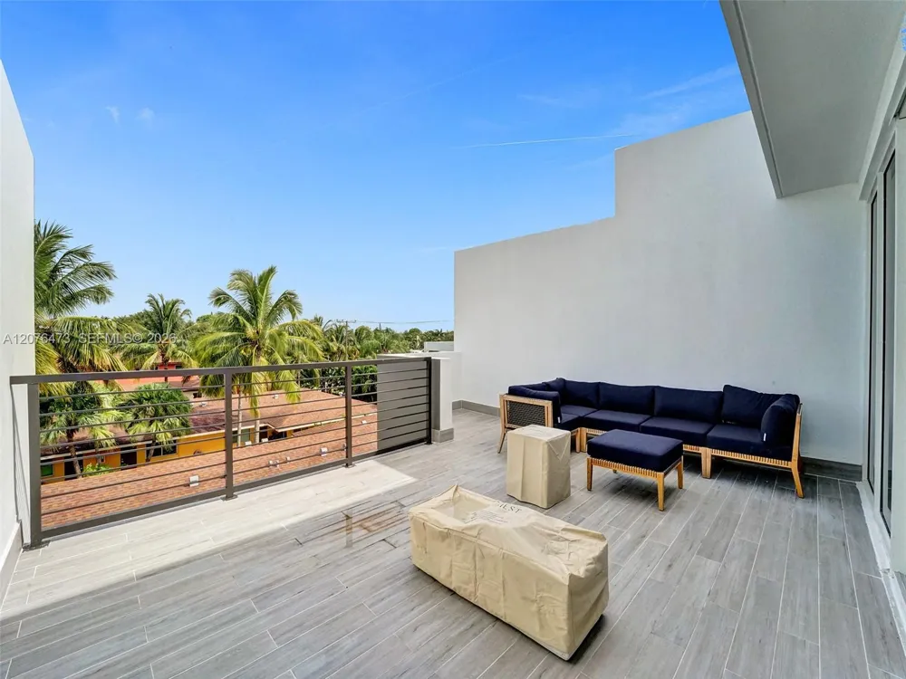 1226 NE 15th Ave Fort Lauderdale, FL 33304