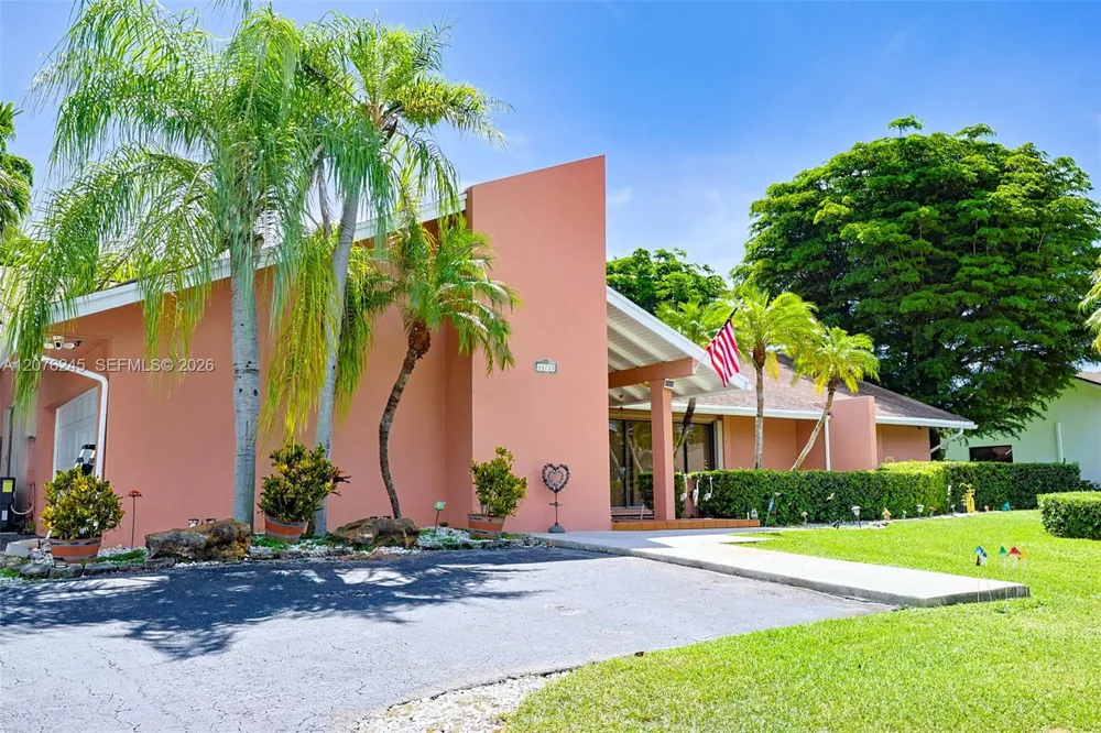18723 SW 83rd Pl Cutler Bay, FL 33157