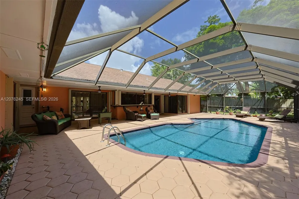18723 SW 83rd Pl Cutler Bay, FL 33157
