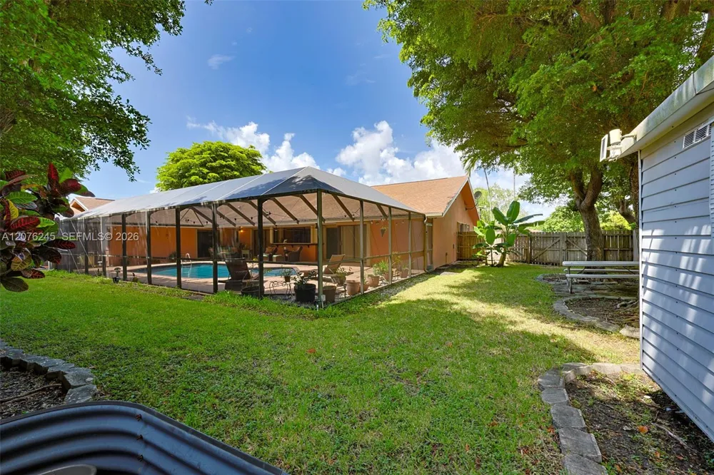 18723 SW 83rd Pl Cutler Bay, FL 33157