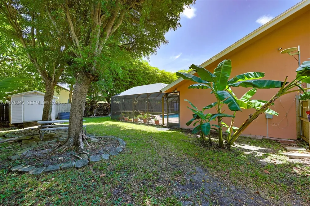 18723 SW 83rd Pl Cutler Bay, FL 33157