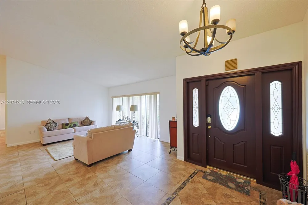 18723 SW 83rd Pl Cutler Bay, FL 33157